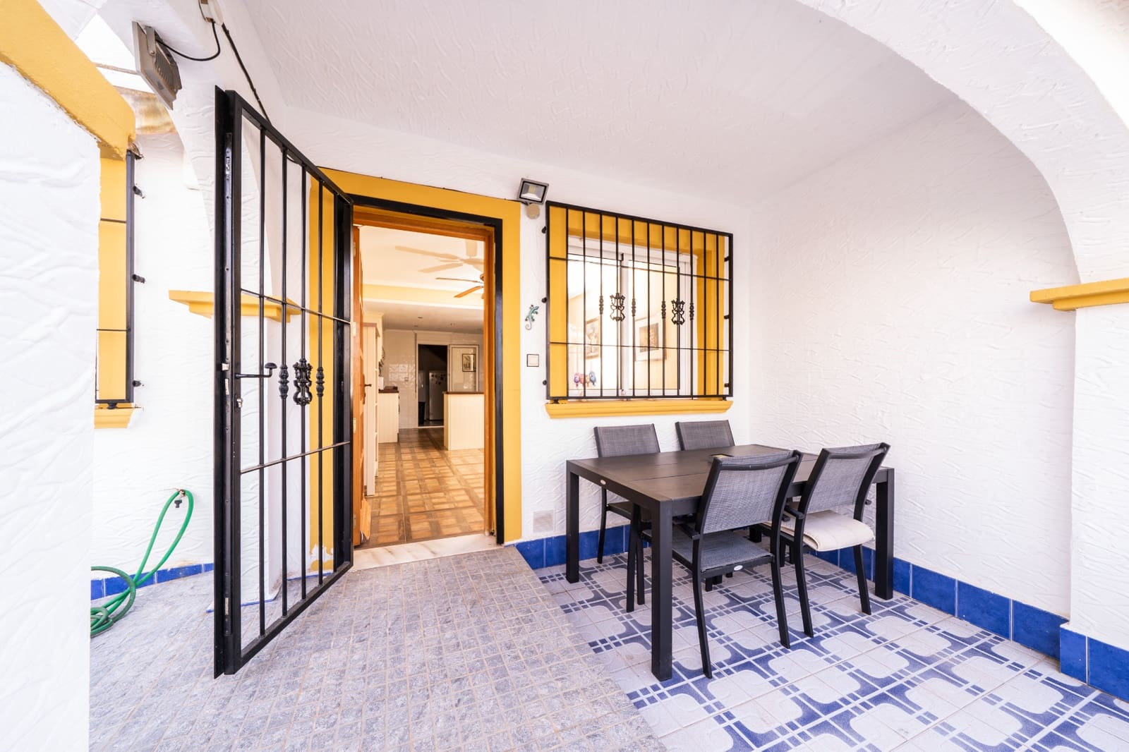 2 Zimmer Reihenhaus zu verkaufen in La Marina mit Pool - 179.000 € (Ref: 9523472)