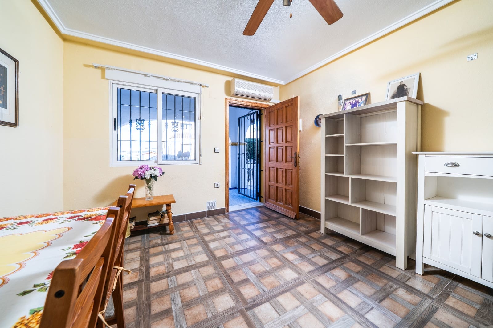 2 Zimmer Reihenhaus zu verkaufen in La Marina mit Pool - 179.000 € (Ref: 9523472)