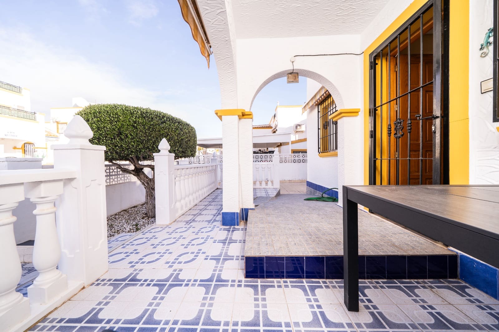 2 Zimmer Reihenhaus zu verkaufen in La Marina mit Pool - 179.000 € (Ref: 9523472)