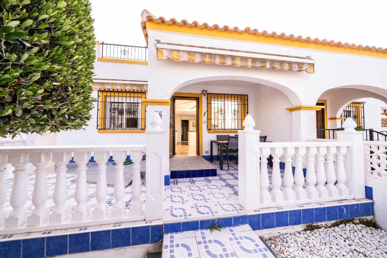 2 Zimmer Reihenhaus zu verkaufen in La Marina mit Pool - 179.000 € (Ref: 9523472)