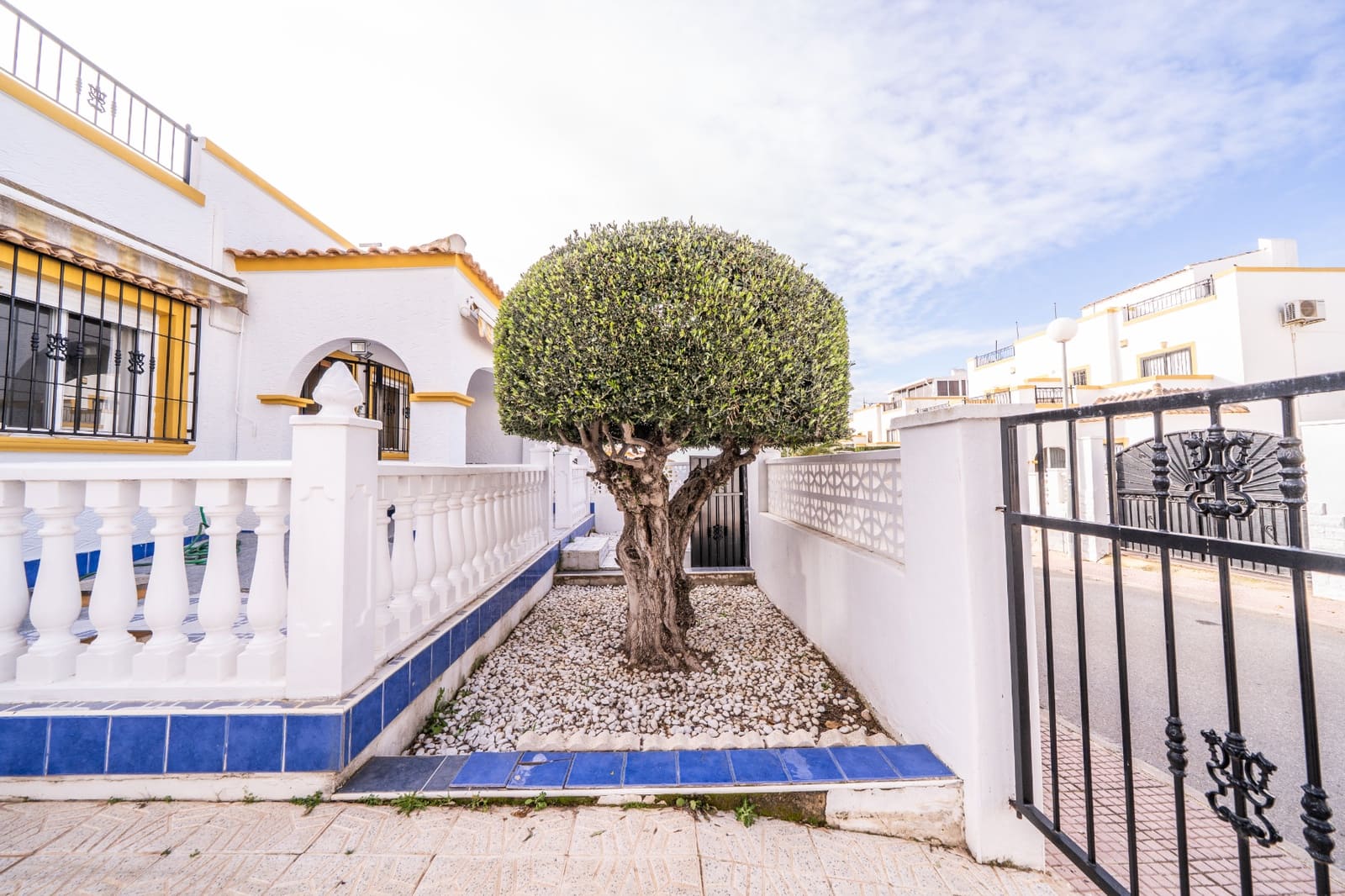 2 Zimmer Reihenhaus zu verkaufen in La Marina mit Pool - 179.000 € (Ref: 9523472)