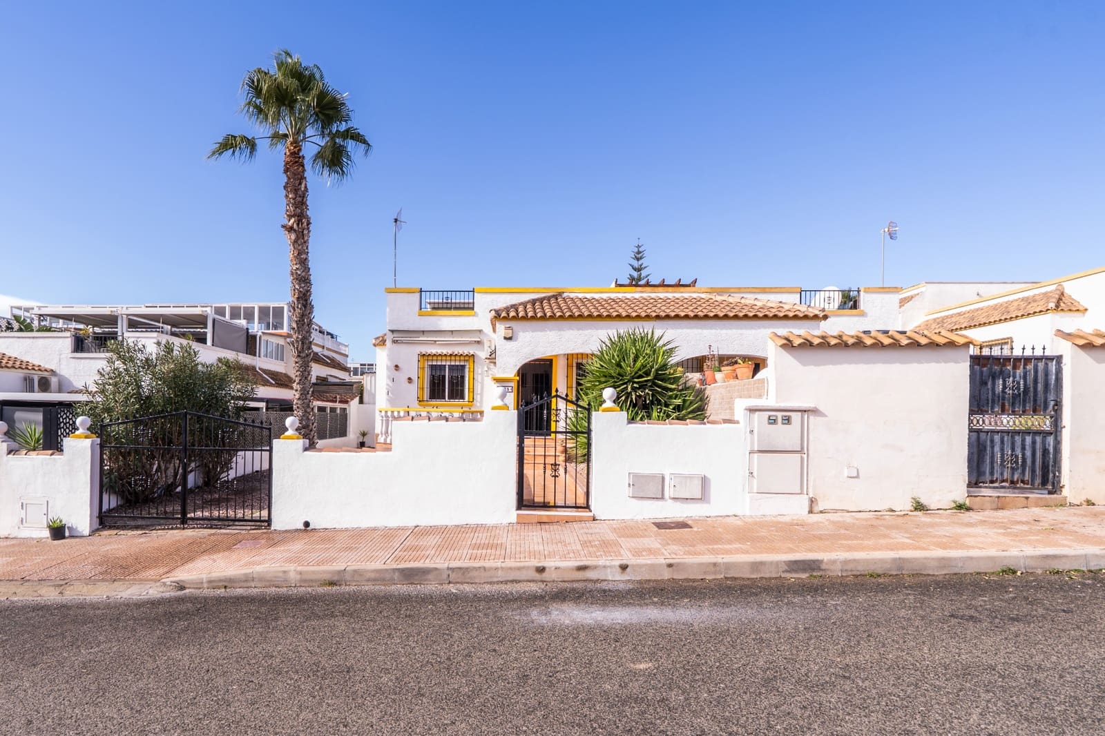 3 soverom Hus til salgs i La Marina med svømmebasseng - € 179 950 (Ref: 9539681)