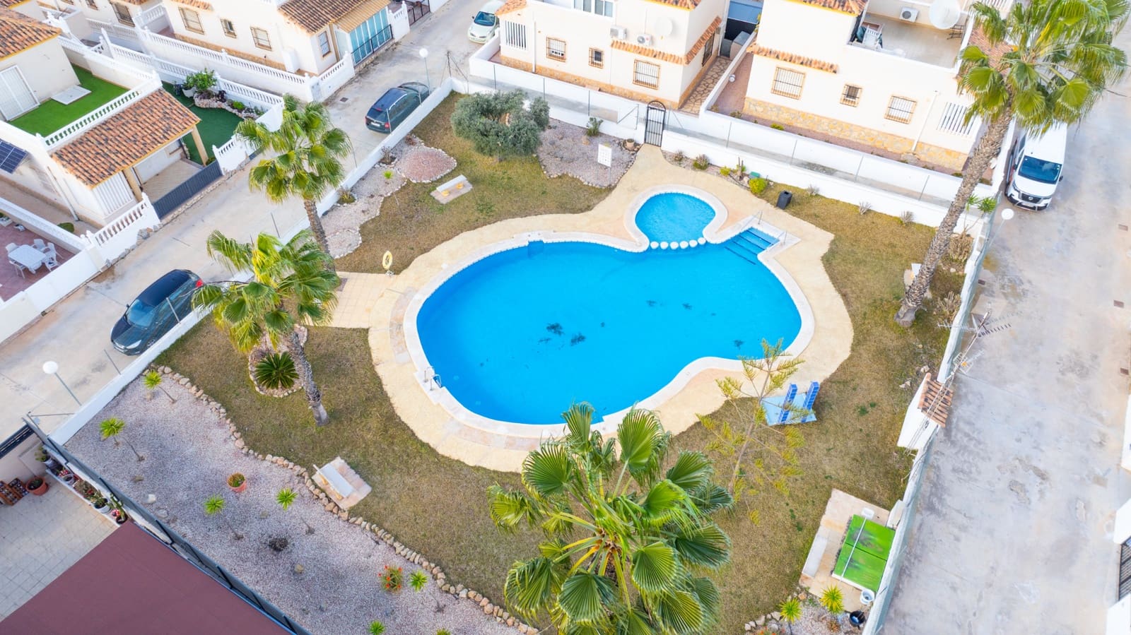 3 soveværelse Villa til salg i La Marina med swimmingpool - € 199.950 (Ref: 9559763)