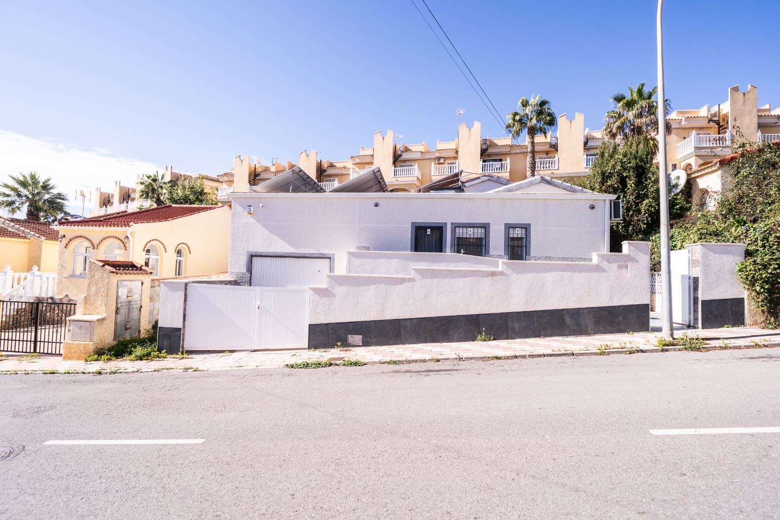 2 sypialnia Willa na sprzedaż w La Marina z basenem - 160 000 € (Ref: 9587991)