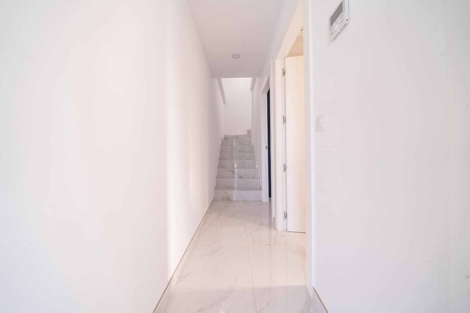 3 makuuhuone Huvila myytävänä paikassa La Marina mukana uima-altaan 
autotalli - 725 000 € (Ref: 9596762)