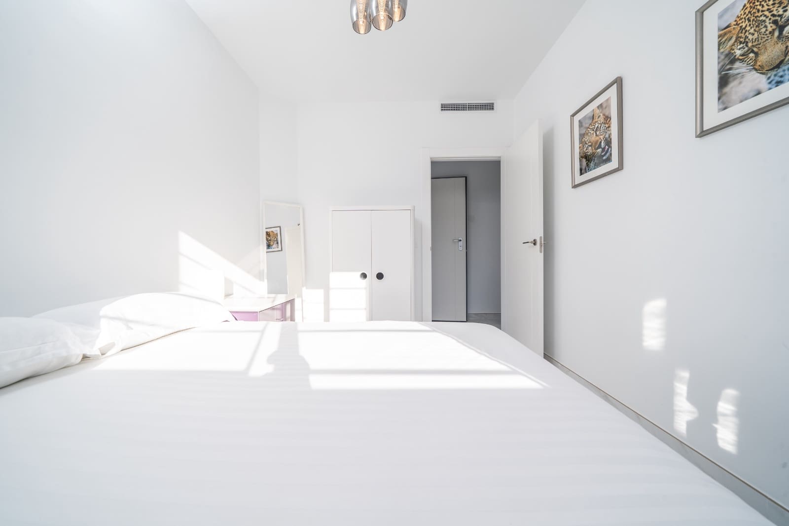 3 makuuhuone Huvila myytävänä paikassa La Marina mukana uima-altaan 
autotalli - 725 000 € (Ref: 9596762)