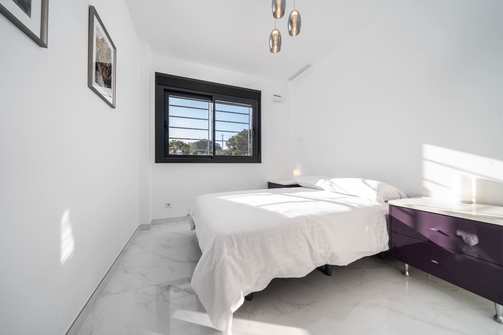 3 makuuhuone Huvila myytävänä paikassa La Marina mukana uima-altaan 
autotalli - 725 000 € (Ref: 9596762)