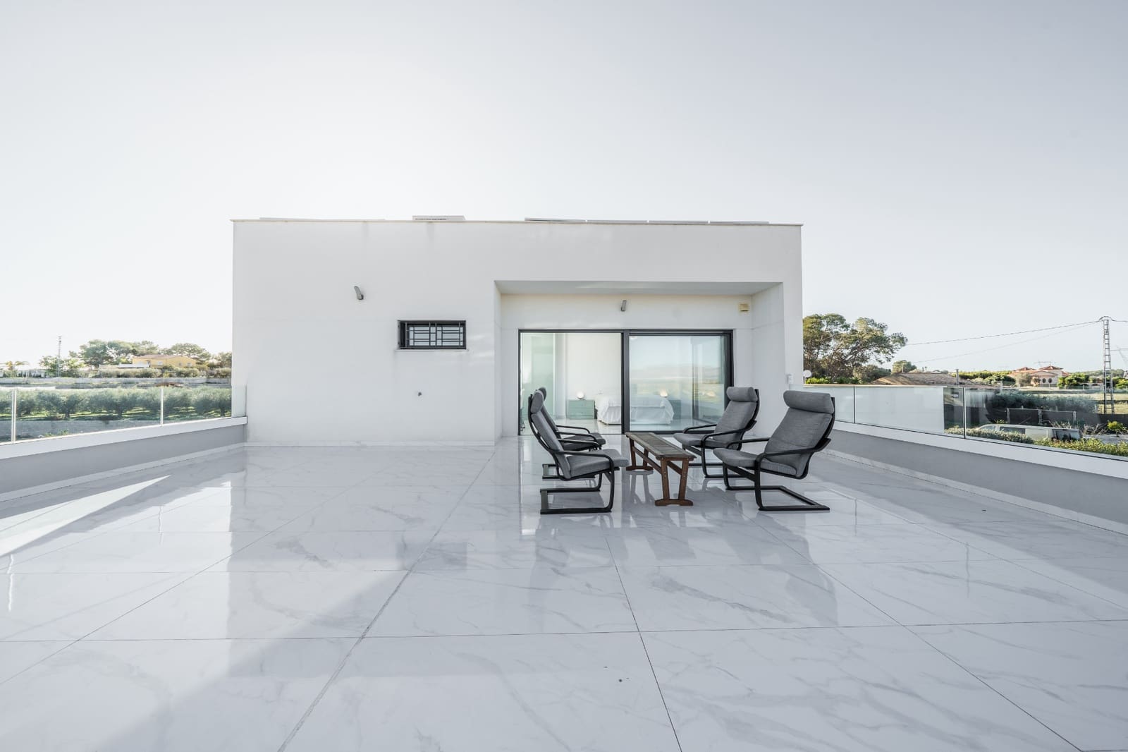 3 makuuhuone Huvila myytävänä paikassa La Marina mukana uima-altaan 
autotalli - 725 000 € (Ref: 9596762)