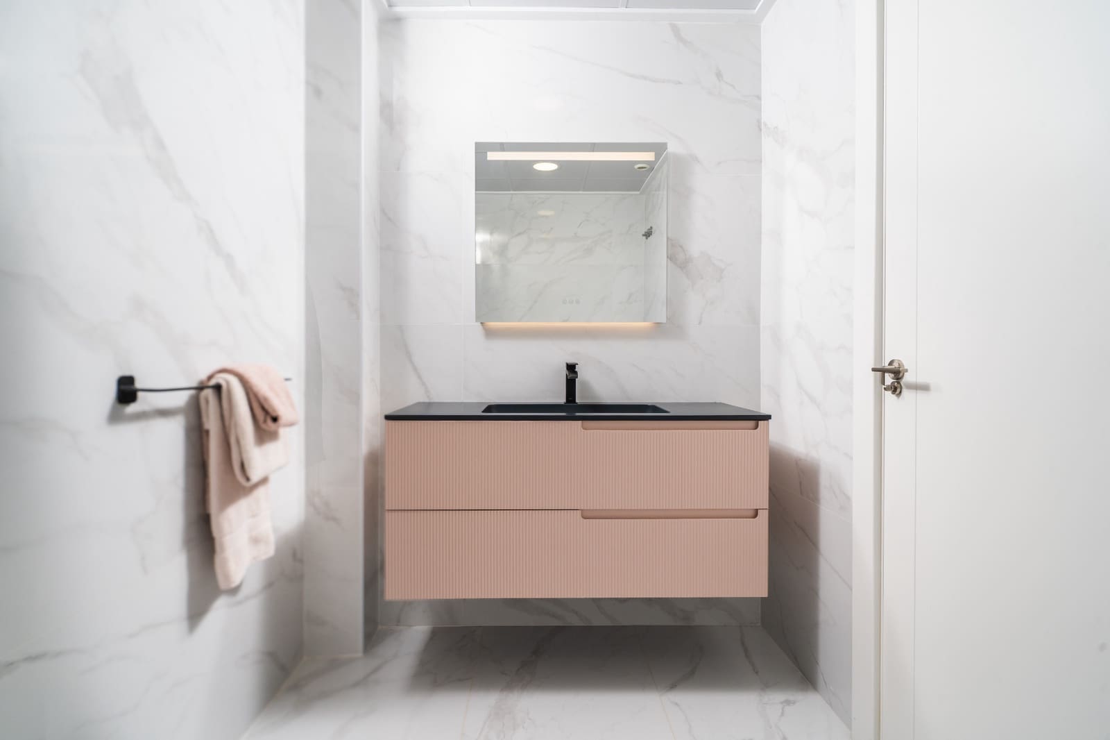 3 makuuhuone Huvila myytävänä paikassa La Marina mukana uima-altaan 
autotalli - 725 000 € (Ref: 9596762)