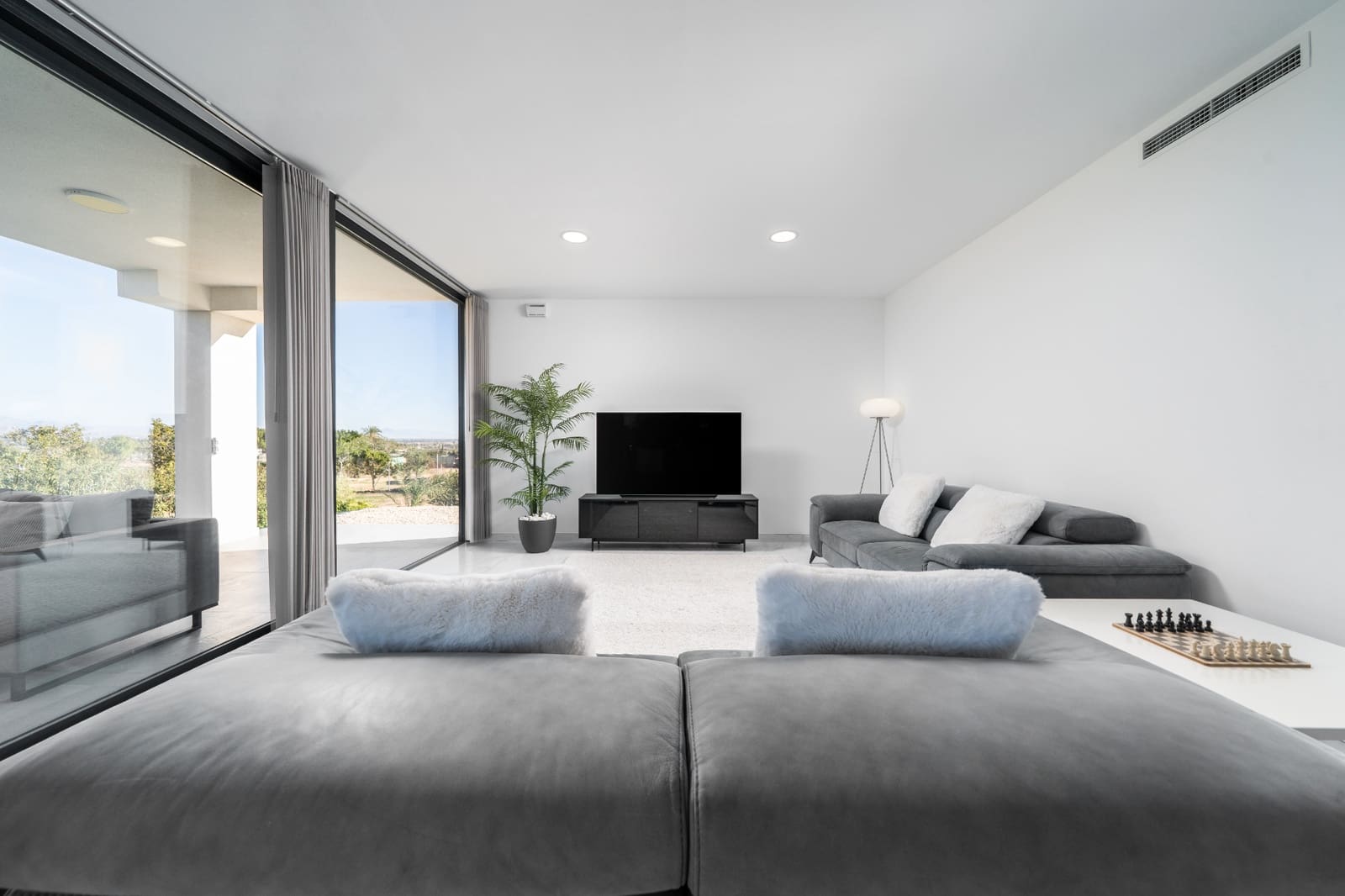 3 makuuhuone Huvila myytävänä paikassa La Marina mukana uima-altaan 
autotalli - 725 000 € (Ref: 9596762)