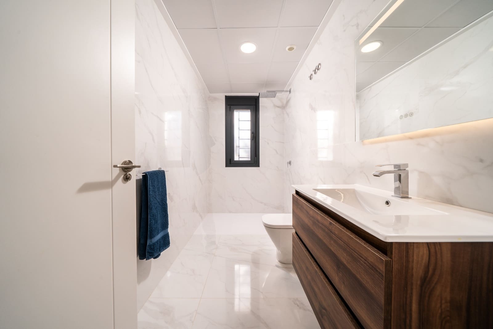 3 makuuhuone Huvila myytävänä paikassa La Marina mukana uima-altaan 
autotalli - 725 000 € (Ref: 9596762)