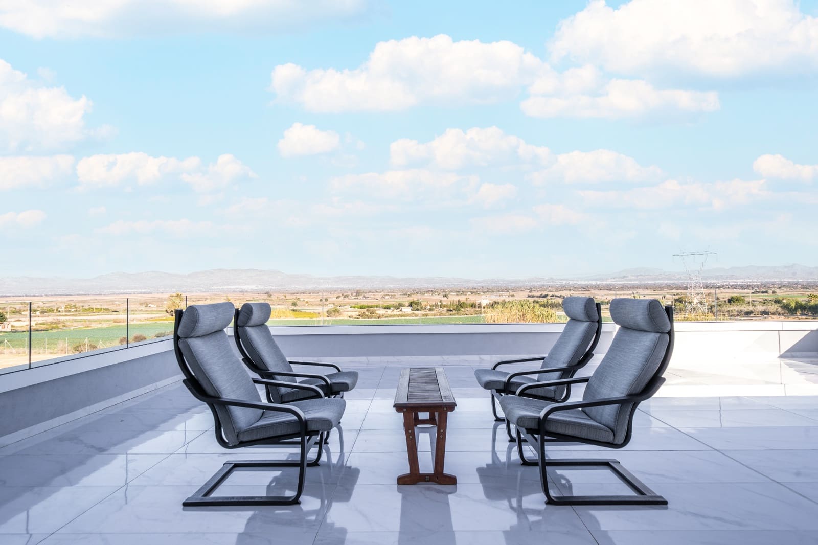 3 makuuhuone Huvila myytävänä paikassa La Marina mukana uima-altaan 
autotalli - 725 000 € (Ref: 9596762)