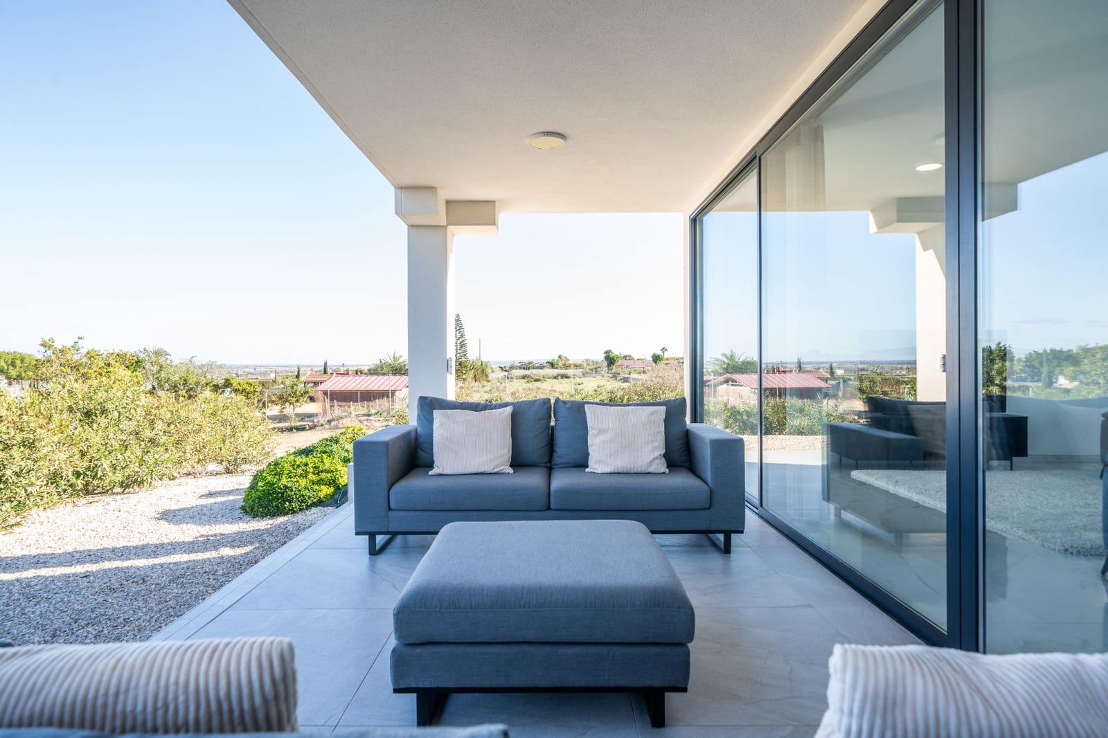 3 makuuhuone Huvila myytävänä paikassa La Marina mukana uima-altaan 
autotalli - 725 000 € (Ref: 9596762)