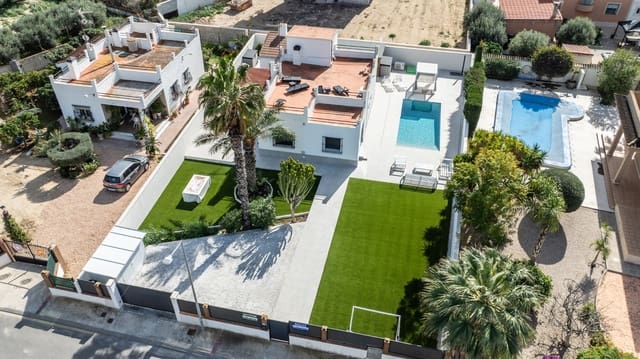 3 bedroom Villa for sale in La Marina, Elche / Elx with pool - € 499,950 (Ref: 9610230)