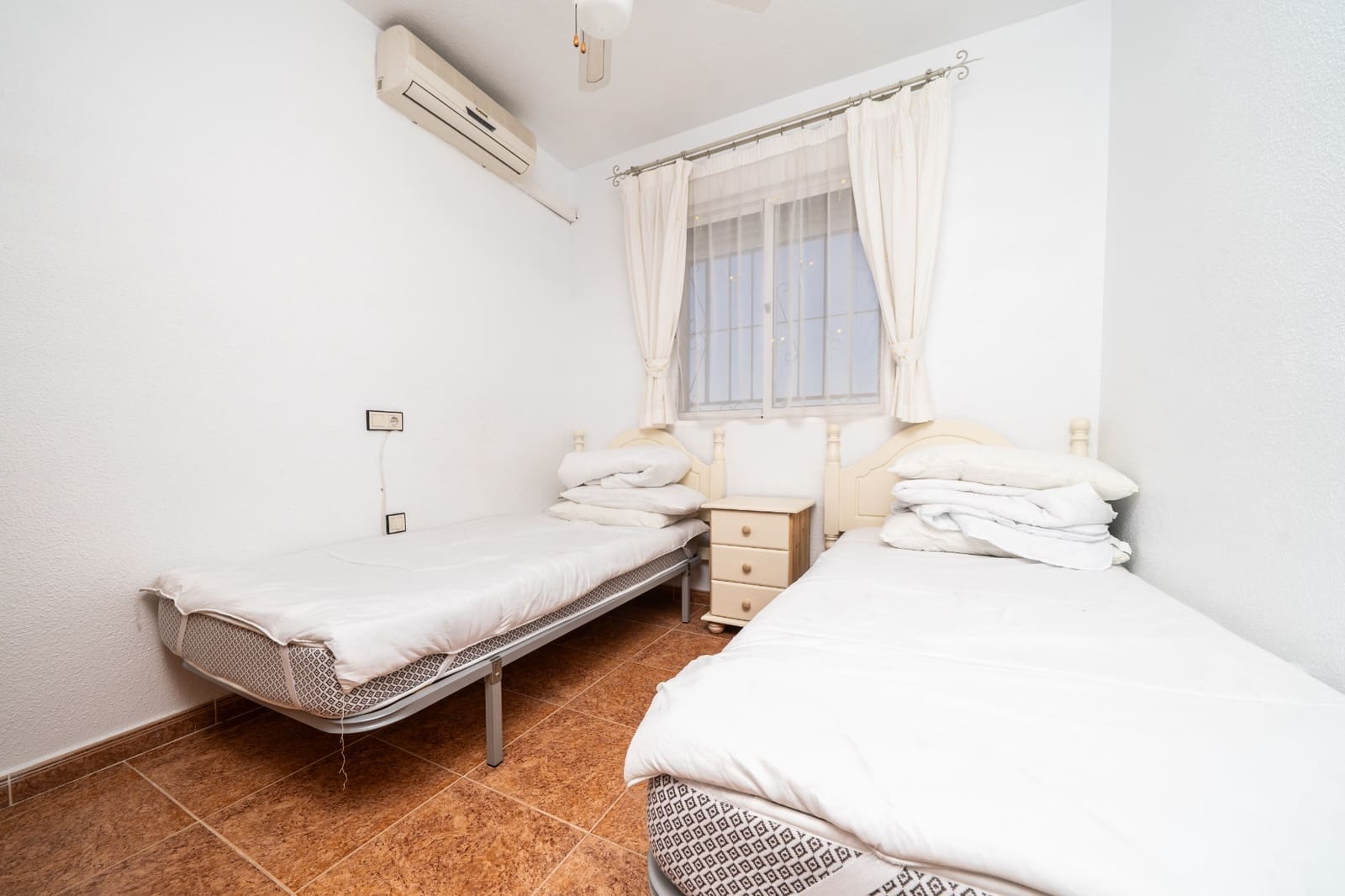 3 soverom Kjedet enebolig til salgs i La Marina med svømmebasseng - € 199 950 (Ref: 9626654)