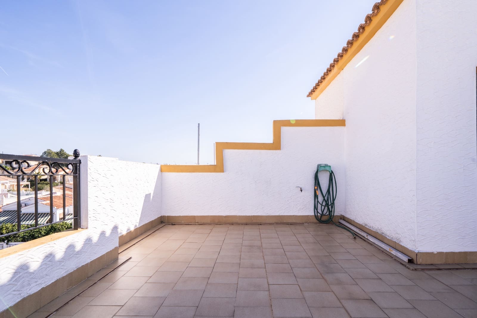 3 soverom Kjedet enebolig til salgs i La Marina med svømmebasseng - € 199 950 (Ref: 9626654)