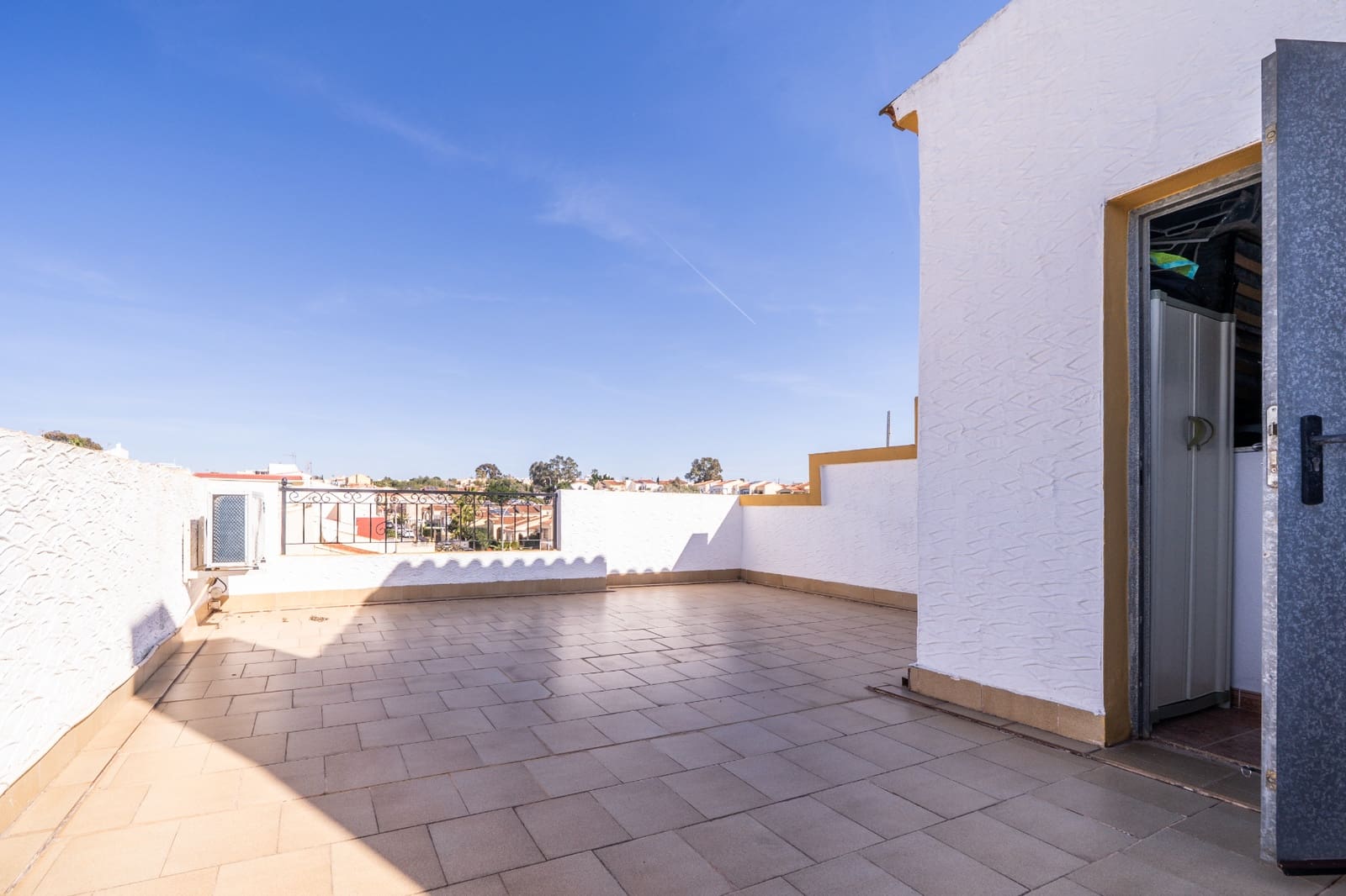 3 soverom Kjedet enebolig til salgs i La Marina med svømmebasseng - € 199 950 (Ref: 9626654)