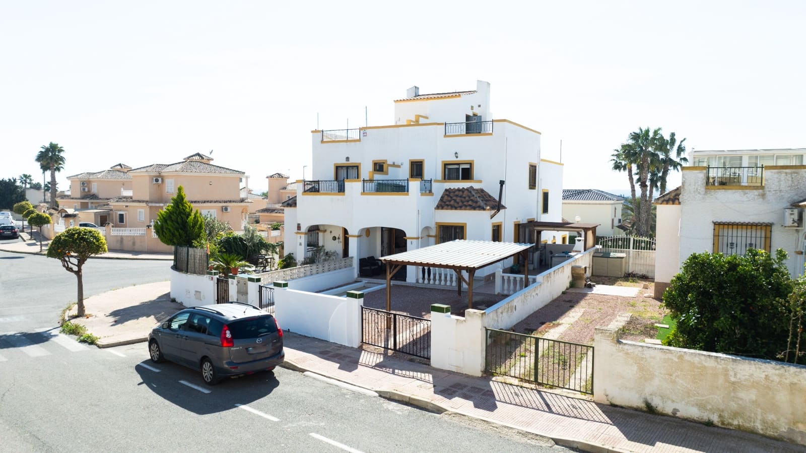 3 soverom Kjedet enebolig til salgs i La Marina med svømmebasseng - € 199 950 (Ref: 9626654)