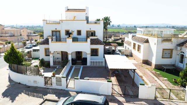 3 soverom Kjedet enebolig til salgs i La Marina, Elche / Elx med svømmebasseng - € 199 950 (Ref: 9626654)
