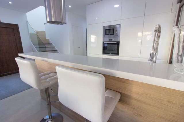 3 soverom Villa til salgs i La Marina, Elche / Elx med svømmebasseng - € 350 000 (Ref: 9646259)