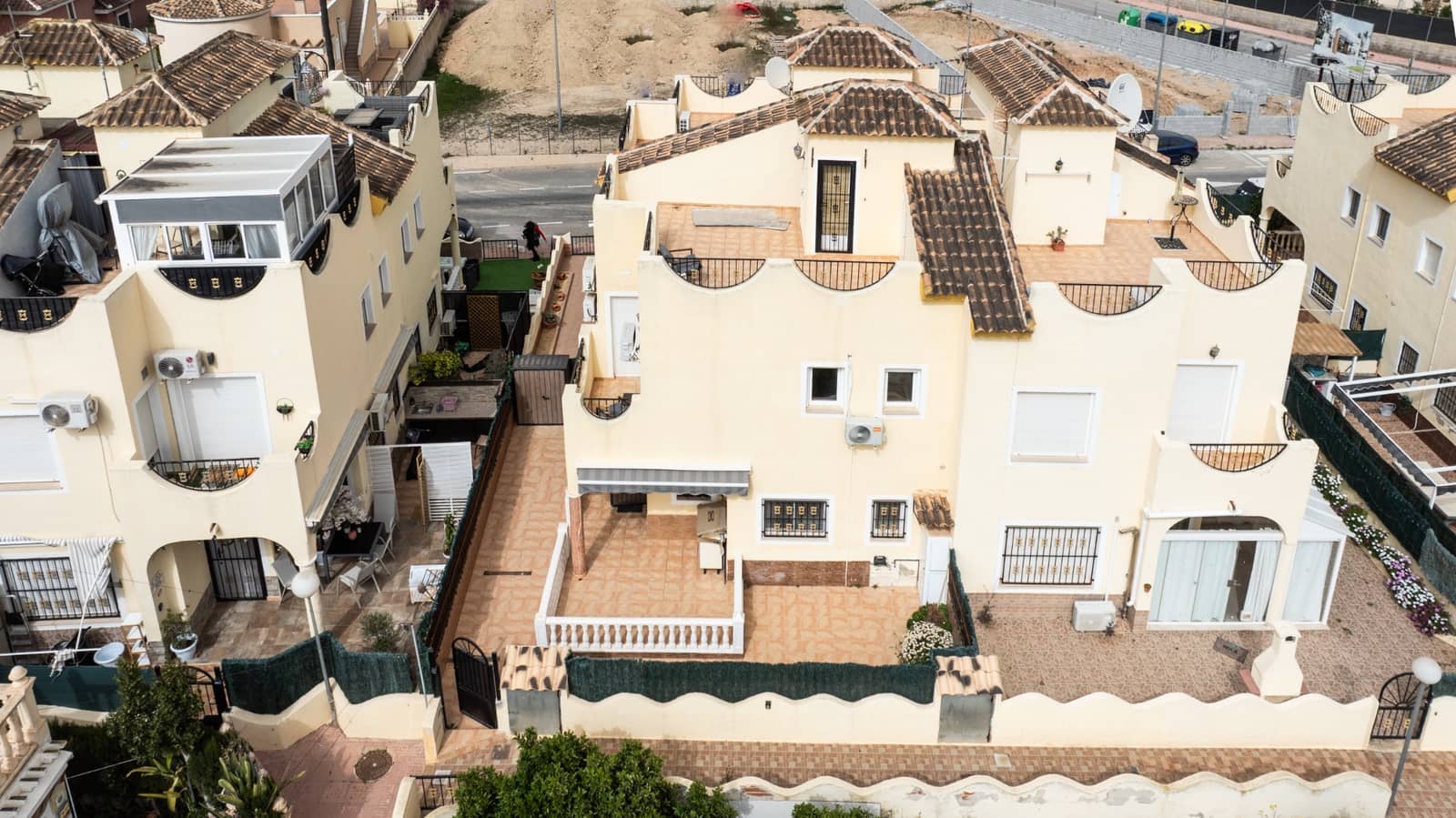 3 bedroom Terraced Villa for sale in La Marina with pool - € 195,000 (Ref: 9650717)