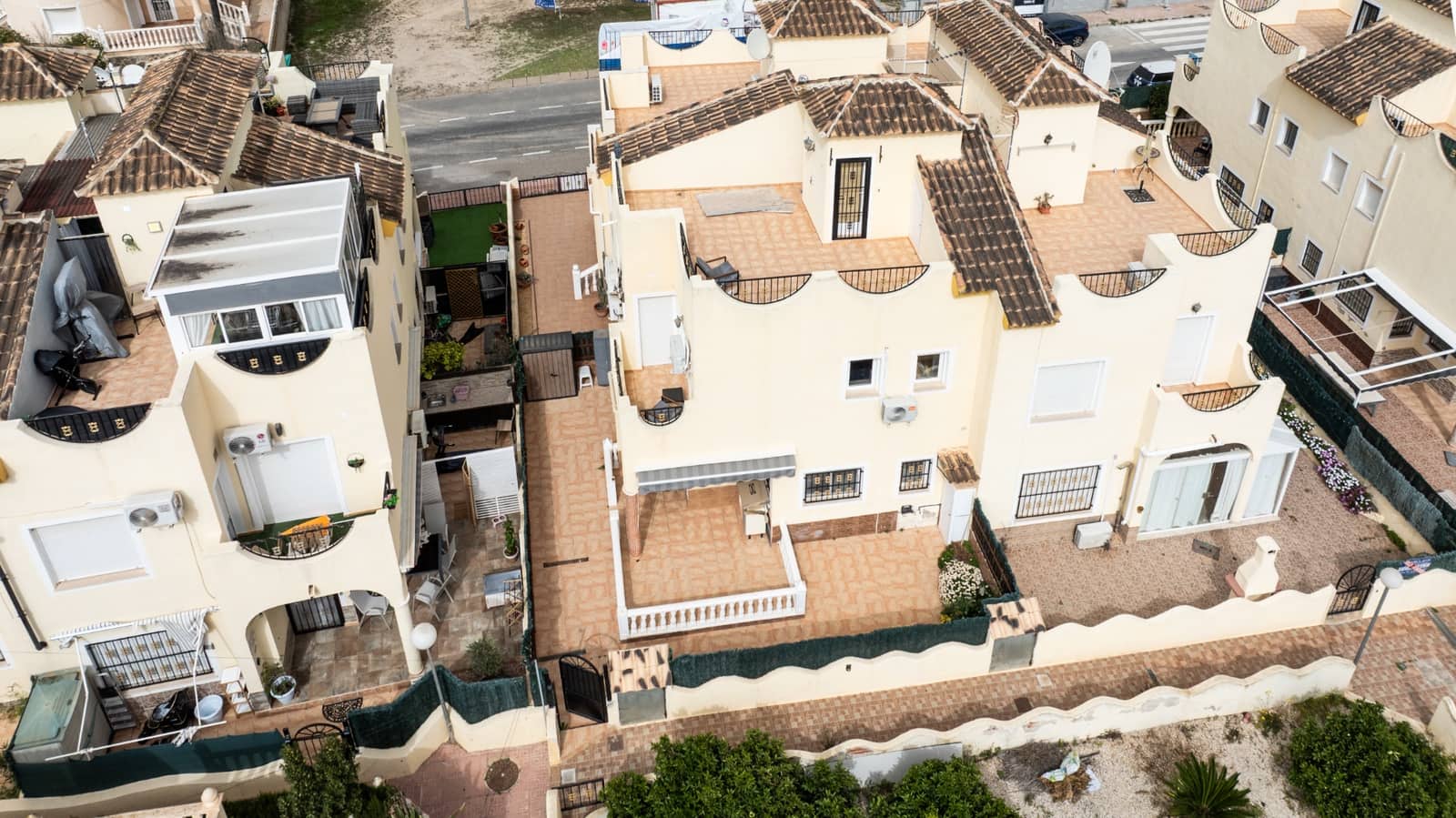 3 bedroom Terraced Villa for sale in La Marina with pool - € 195,000 (Ref: 9650717)