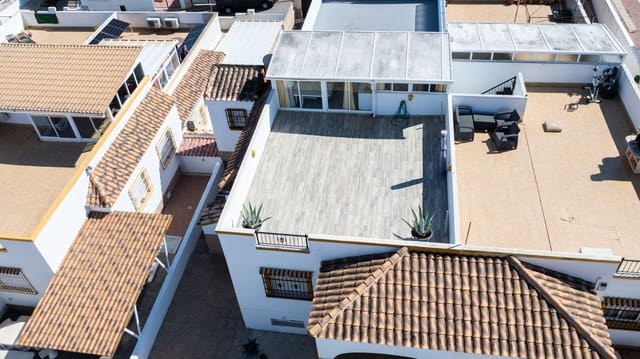 2 slaapkamer Rijtjeshuis te koop in La Marina, Elche / Elx met zwembad - € 195.000 (Ref: 9720760)