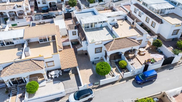 2 slaapkamer Rijtjeshuis te koop in La Marina, Elche / Elx met zwembad - € 195.000 (Ref: 9720760)
