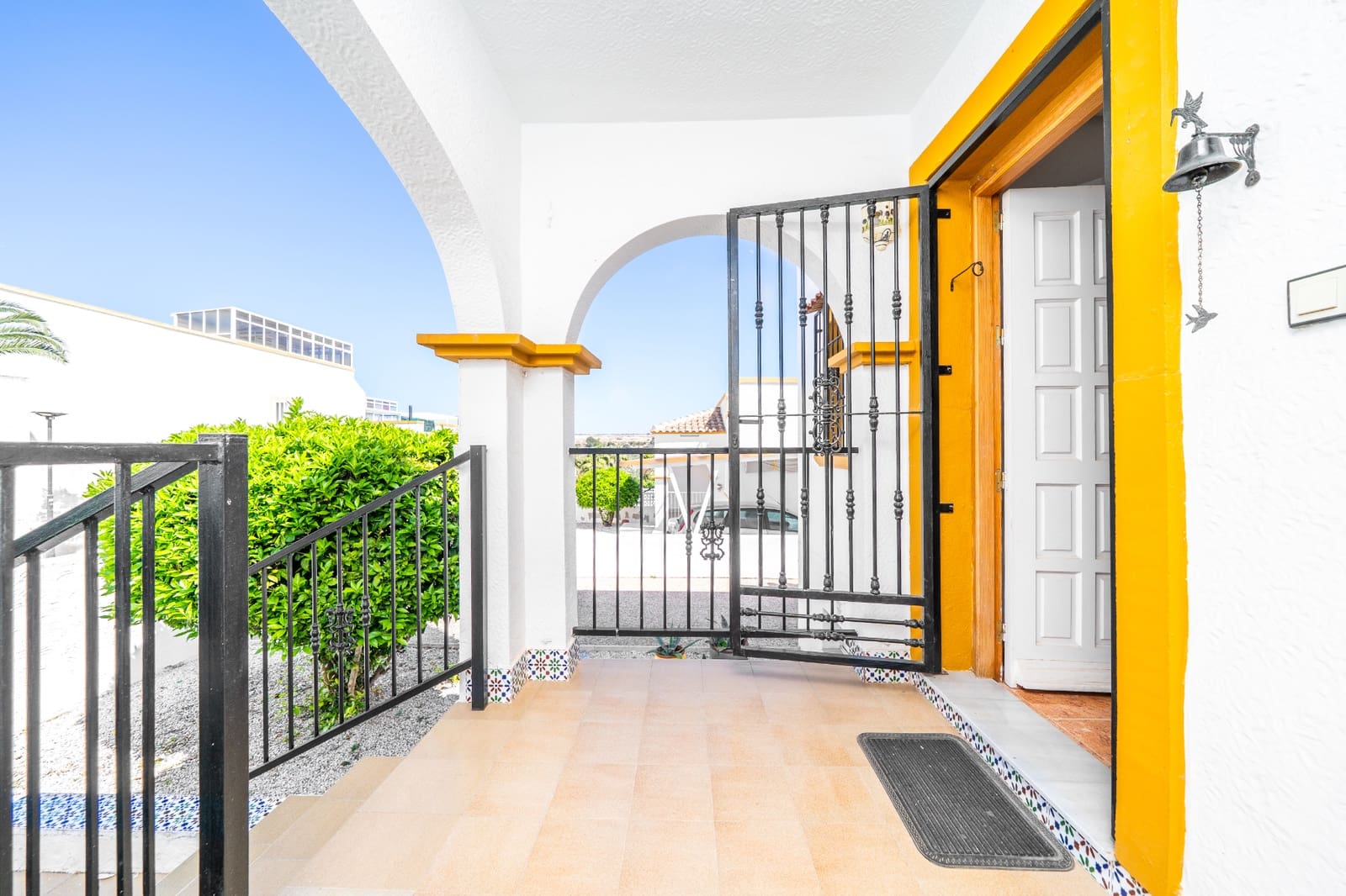 2 soveværelse Rækkehus til salg i La Marina med swimmingpool - € 195.000 (Ref: 9720760)