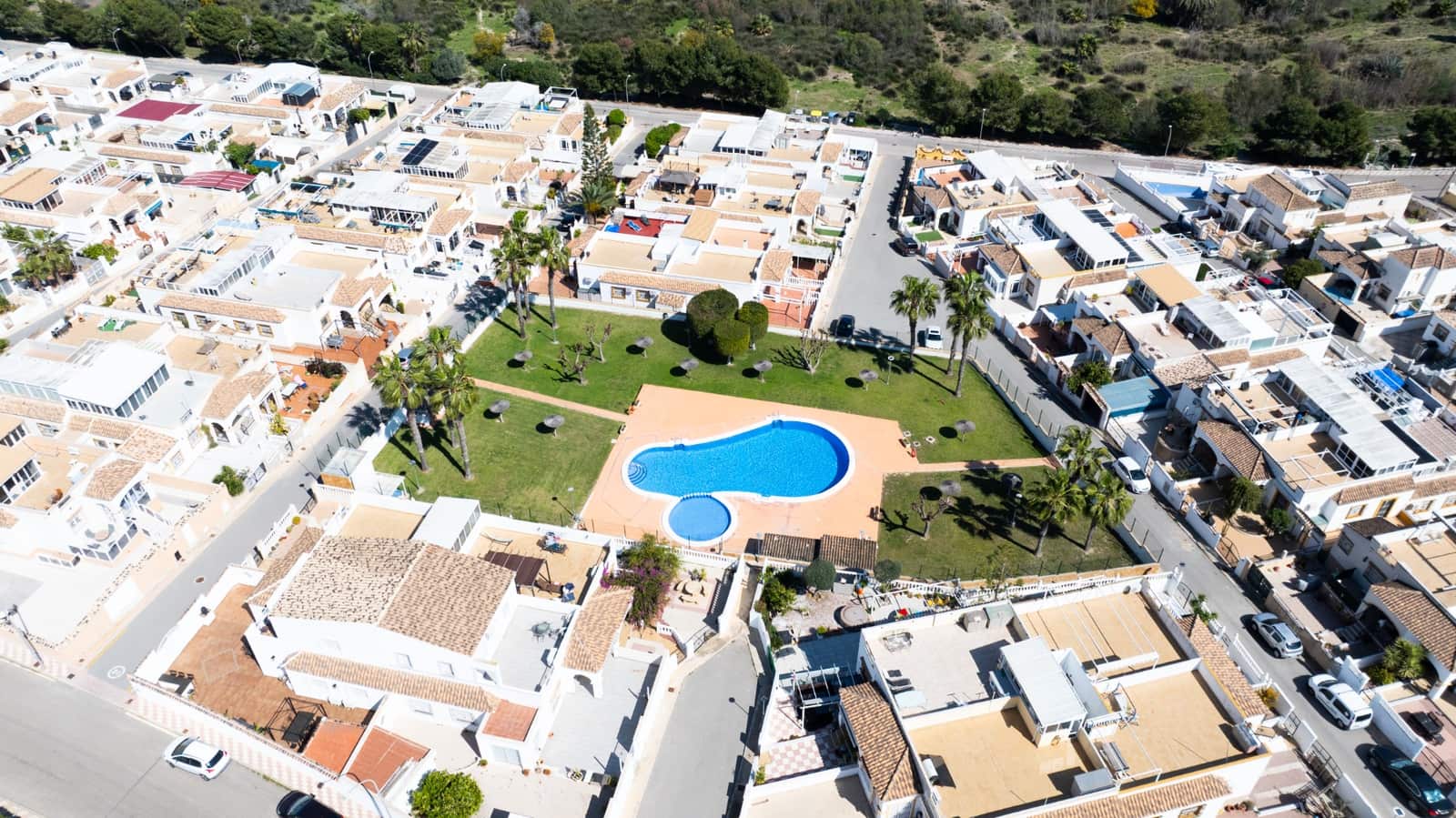 2 soveværelse Rækkehus til salg i La Marina med swimmingpool - € 195.000 (Ref: 9720760)