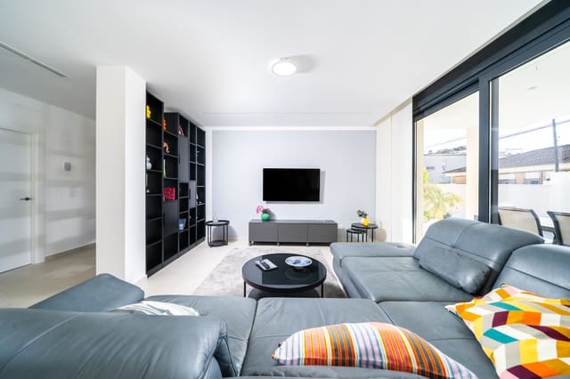 4 slaapkamer Villa te koop in Guardamar del Segura met zwembad - € 660.000 (Ref: 9734089)