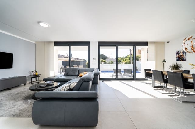 4 slaapkamer Villa te koop in Guardamar del Segura met zwembad - € 660.000 (Ref: 9734089)