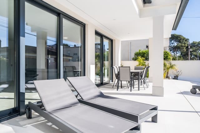 4 slaapkamer Villa te koop in Guardamar del Segura met zwembad - € 660.000 (Ref: 9734089)