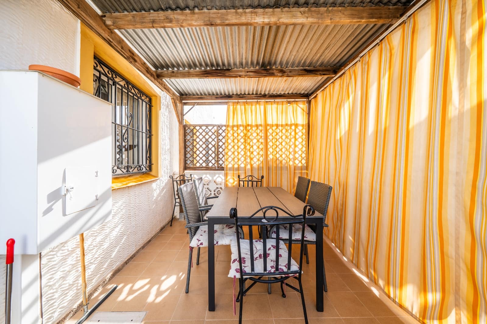 3 bedroom Semi-detached Villa for sale in La Marina with pool - € 179,000 (Ref: 9752581)