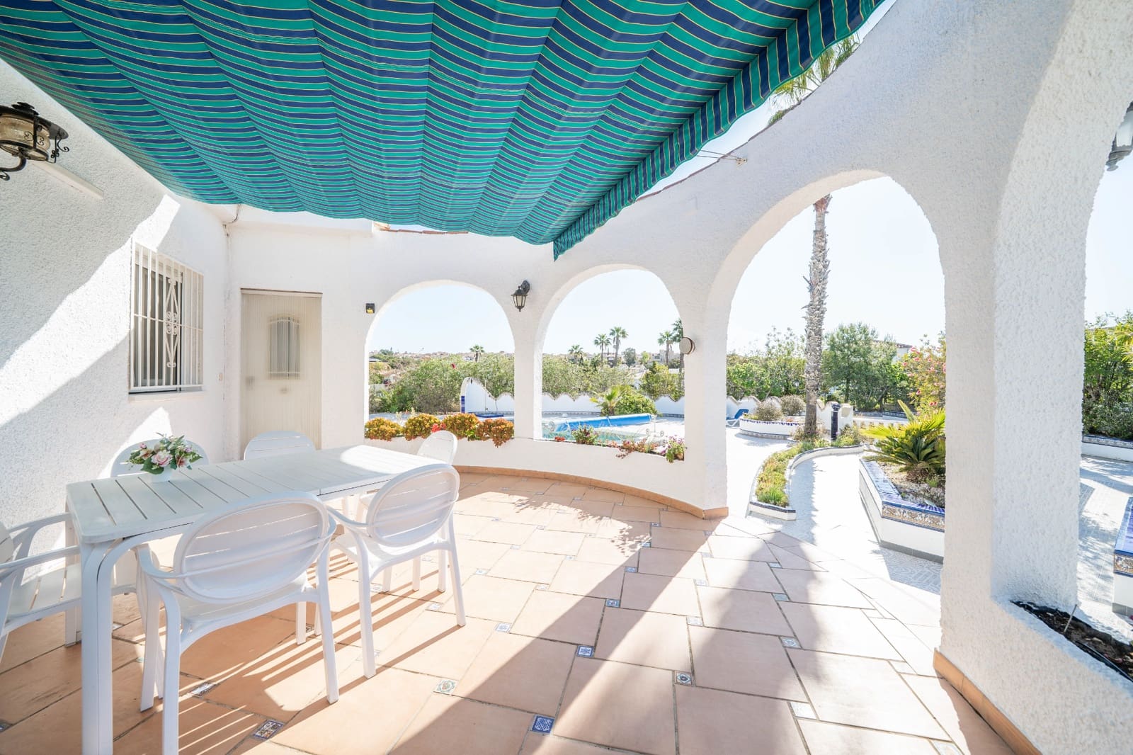 3 soveværelse Villa til salg i La Marina med swimmingpool garage - € 450.000 (Ref: 9775996)