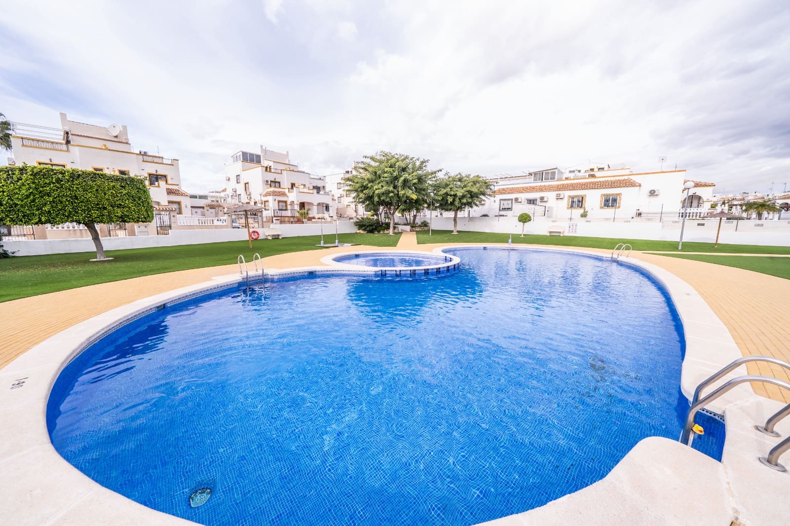 3 sovrum Semi-fristående Villa till salu i La Marina med pool - 189 000 € (Ref: 9787823)