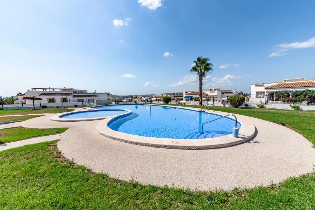 3 sovrum Semi-fristående Villa till salu i La Marina med pool - 189 000 € (Ref: 9802508)