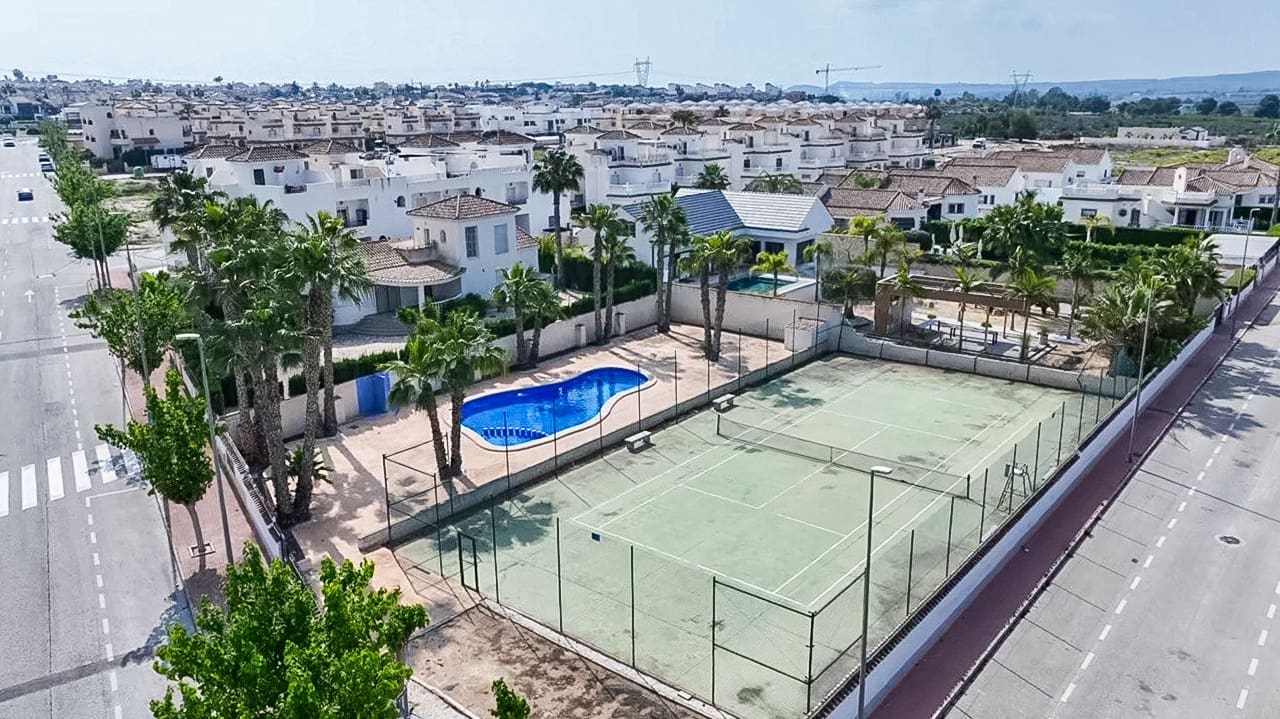 3 soveværelse Villa til salg i La Marina med swimmingpool - € 275.000 (Ref: 9815052)