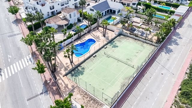 3 soveværelse Villa til salg i La Marina, Elche / Elx med swimmingpool - € 275.000 (Ref: 9815052)