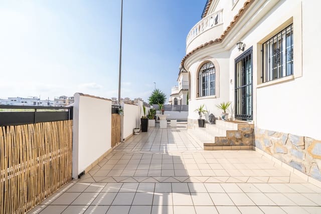 3 soveværelse Villa til salg i La Marina, Elche / Elx med swimmingpool - € 275.000 (Ref: 9815052)