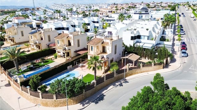 3 bedroom Villa for sale in La Marina, Elche / Elx with pool - € 409,000 (Ref: 9818625)