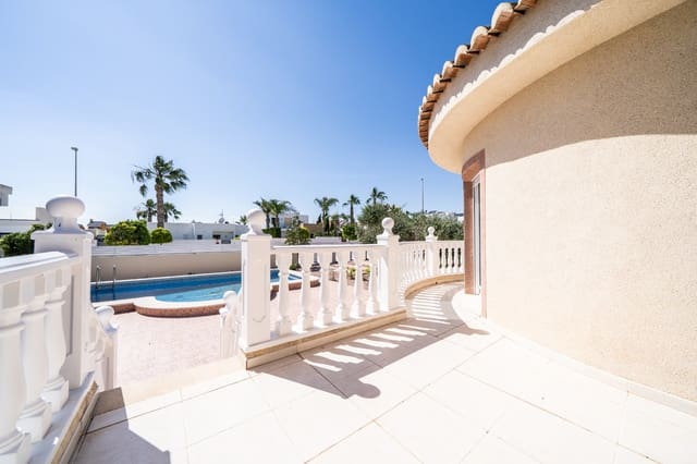 4 soveværelse Villa til salg i La Marina, Elche / Elx med swimmingpool - € 425.000 (Ref: 9850178)