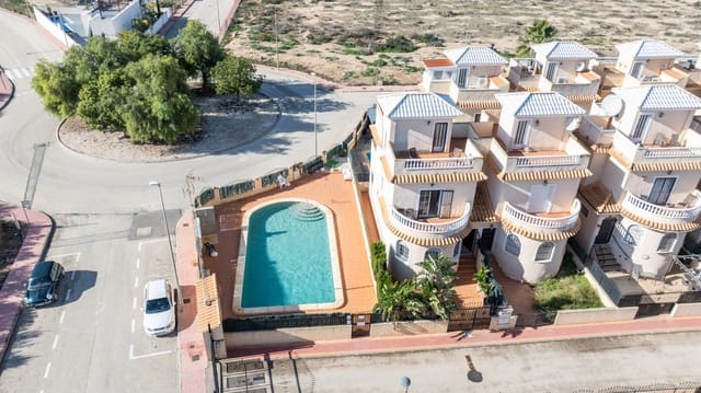3 sovrum Villa till salu i La Marina, Elche / Elx med pool - 255 000 € (Ref: 9854267)