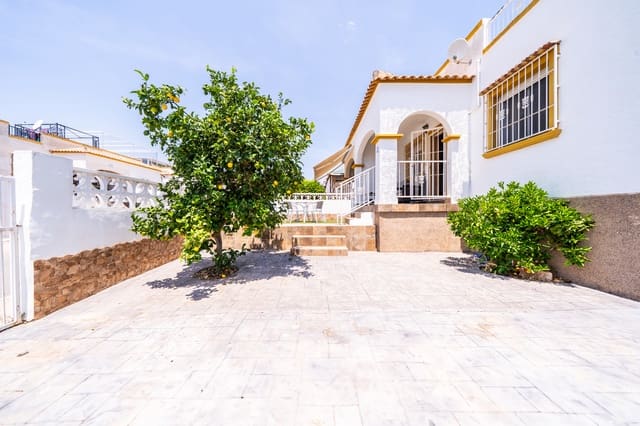 Pareado de 3 habitaciones en La Marina, Elche / Elx en venta con piscina - 189.000 € (Ref: 9874036)