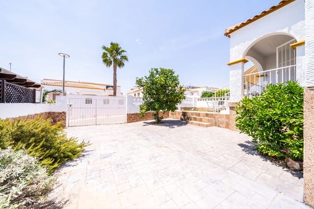 Pareado de 3 habitaciones en La Marina, Elche / Elx en venta con piscina - 189.000 € (Ref: 9874036)