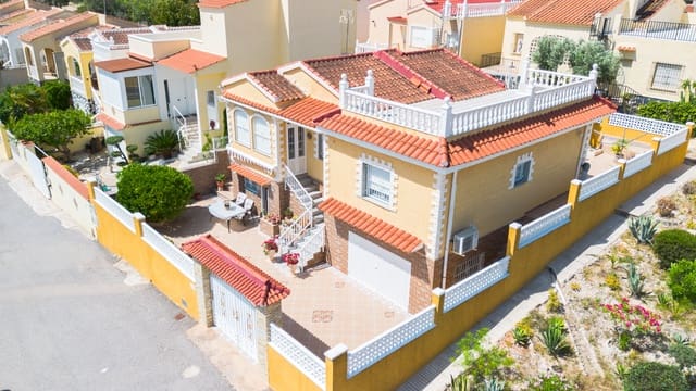 4 soveværelse Villa til salg i La Marina, Elche / Elx med swimmingpool garage - € 279.000 (Ref: 9880246)