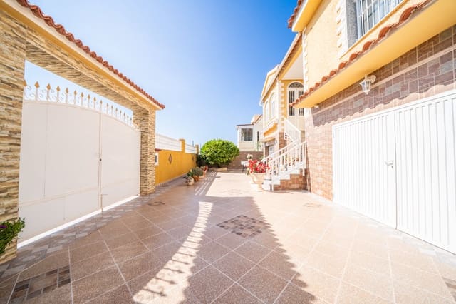 4 soveværelse Villa til salg i La Marina, Elche / Elx med swimmingpool garage - € 279.000 (Ref: 9880246)