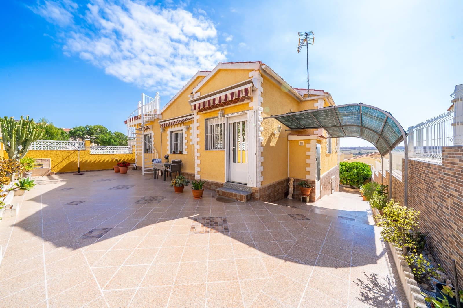 4 soveværelse Villa til salg i La Marina med swimmingpool garage - € 279.000 (Ref: 9880246)