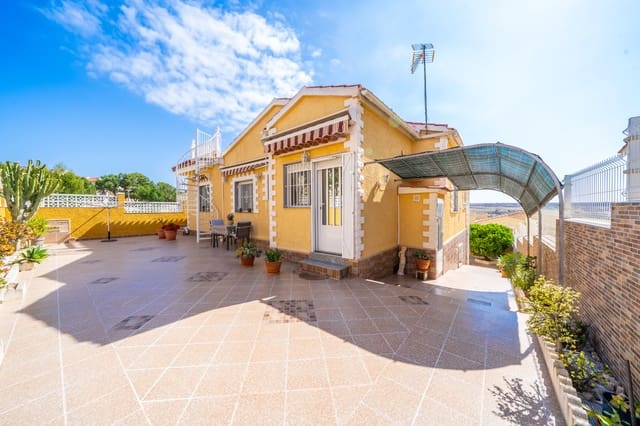 4 soveværelse Villa til salg i La Marina, Elche / Elx med swimmingpool garage - € 279.000 (Ref: 9880246)