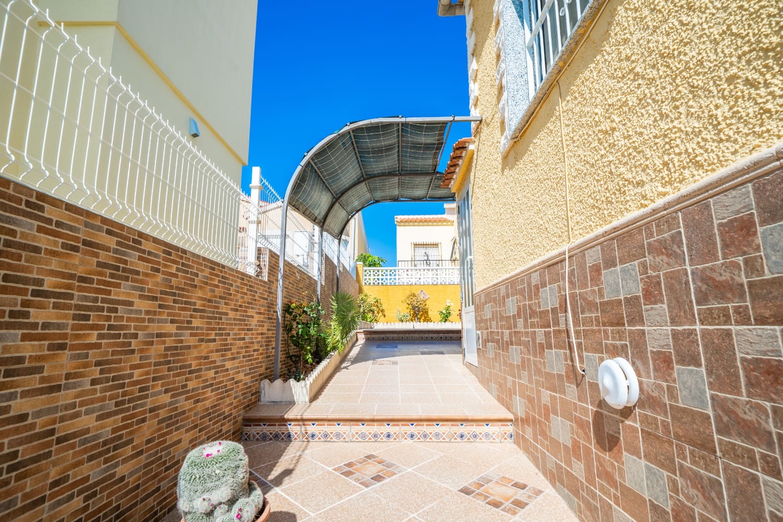 4 soveværelse Villa til salg i La Marina med swimmingpool garage - € 279.000 (Ref: 9880246)